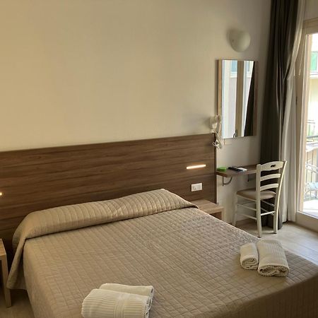 Hotel Bed And Book ริมินี ภายนอก รูปภาพ
