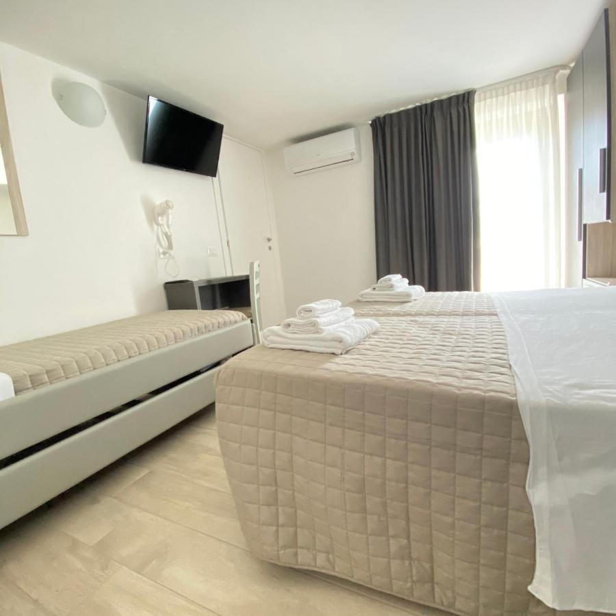 Hotel Bed And Book ริมินี ภายนอก รูปภาพ