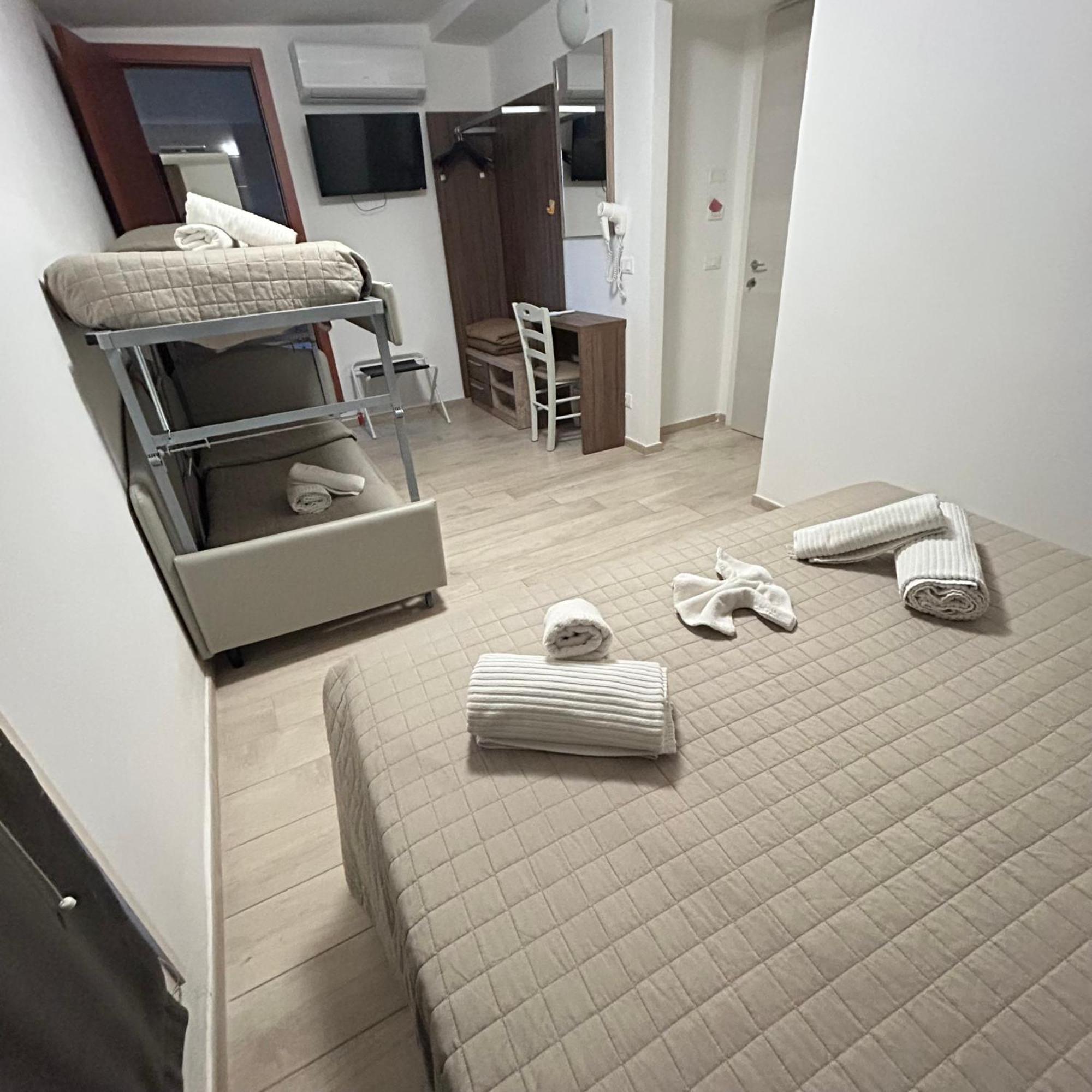 Hotel Bed And Book ริมินี ภายนอก รูปภาพ